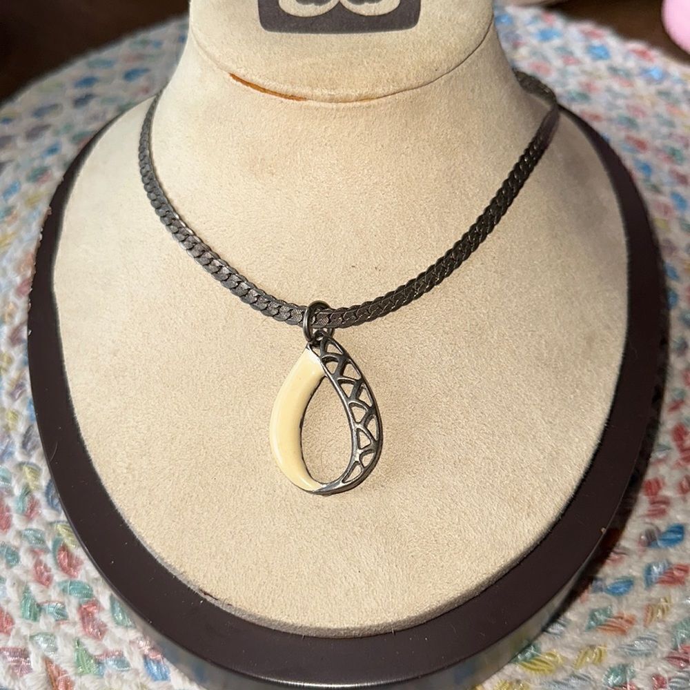 Vintage Serpentine Necklace with Pendant!
